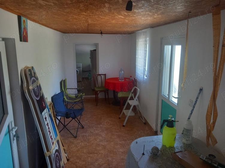 Casă cu 2 camere cu Teren 2700 Mp în Făcăeni