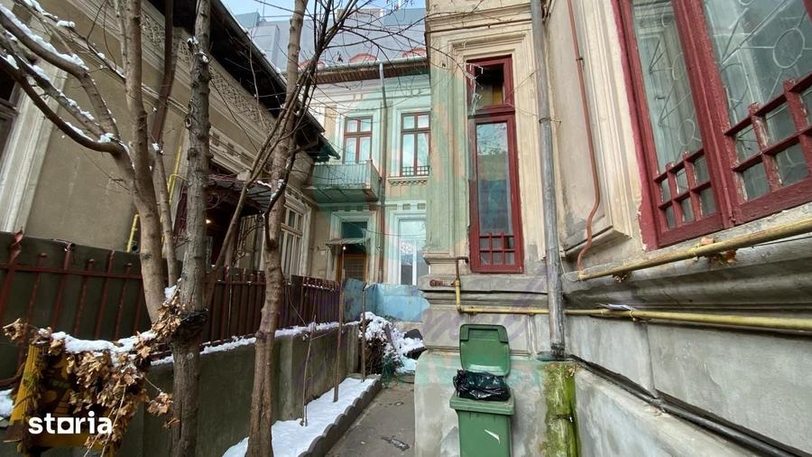 Casă cu 10 camere cu Teren 250 Mp în Timpuri Noi