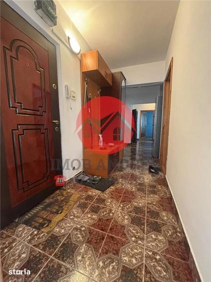 Apartament cu 4 camere decomandat în E3