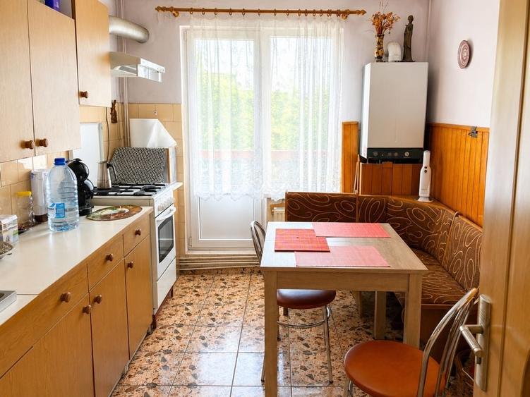 Apartament cu 4 camere decomandat în Central