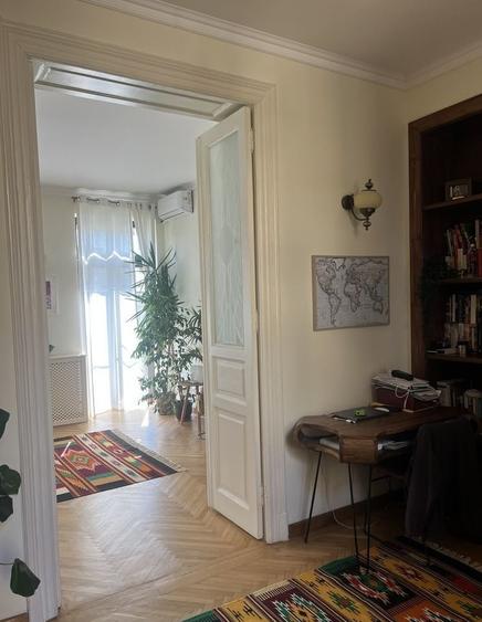 Apartament cu 3 camere semidecomandat în Cișmigiu