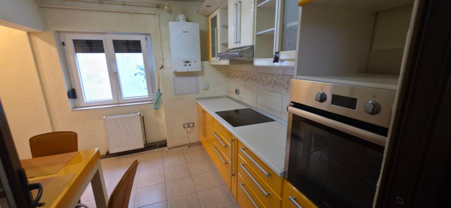 Apartament cu 3 camere decomandat în Bucovina