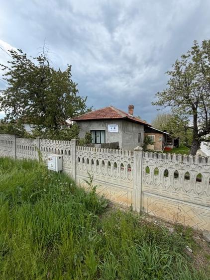 Casă individuală cu 4 camere cu Canalizare în Filiași