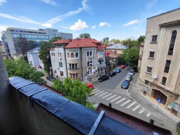 Apartament cu 2 camere semidecomandat, mobilat în Armeneasca