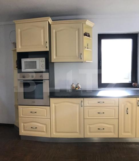 Casă individuală cu 8 camere cu Teren 1038 Mp în Lucieni