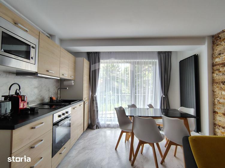 Apartament cu 3 camere decomandat în Piața