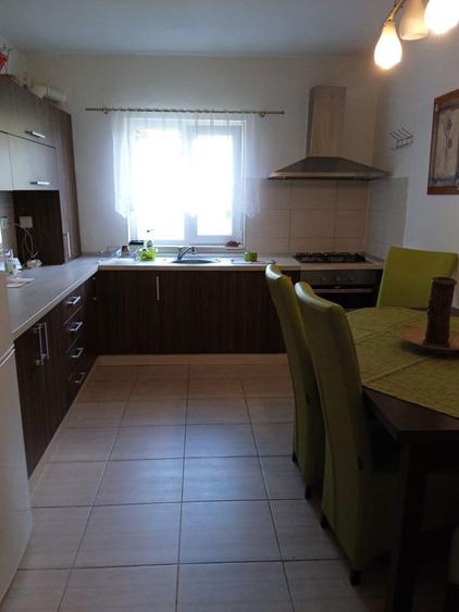 Apartament cu 3 camere decomandat în Govândari