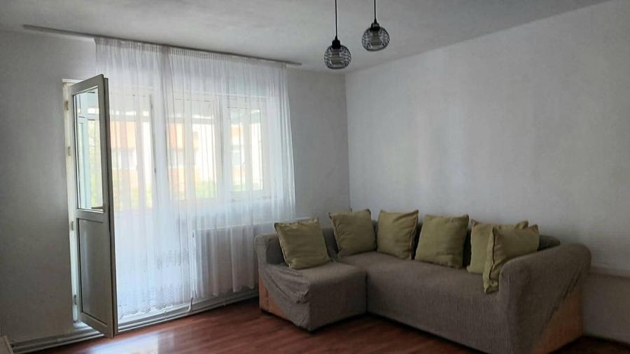 Apartament cu 2 camere semidecomandat în Craiovița Nouă