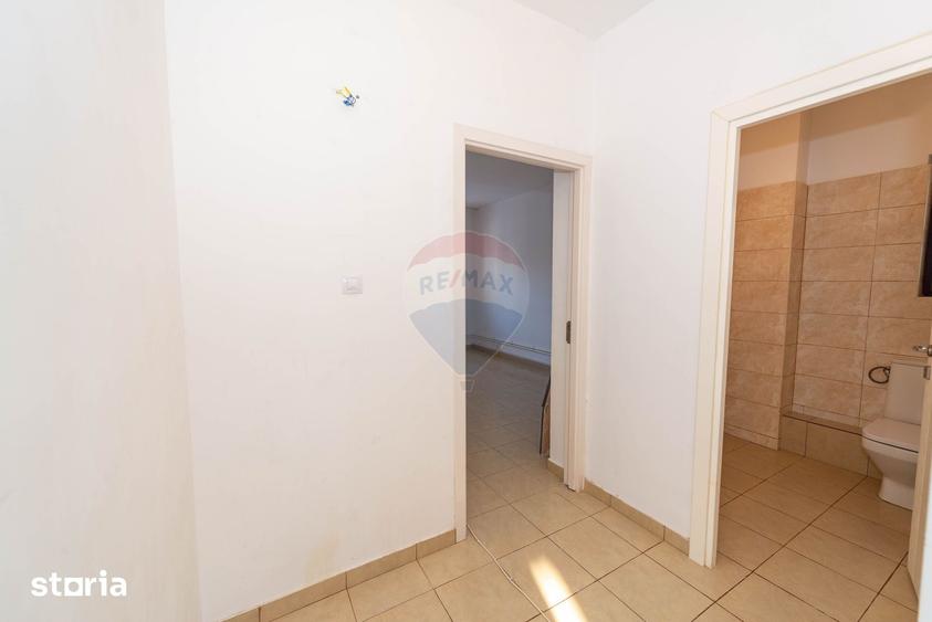 Casă cu 9 camere cu Teren 400 Mp în Central