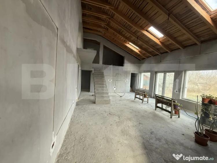 Casă cu 7 camere cu Teren 1676 Mp în Lupeni