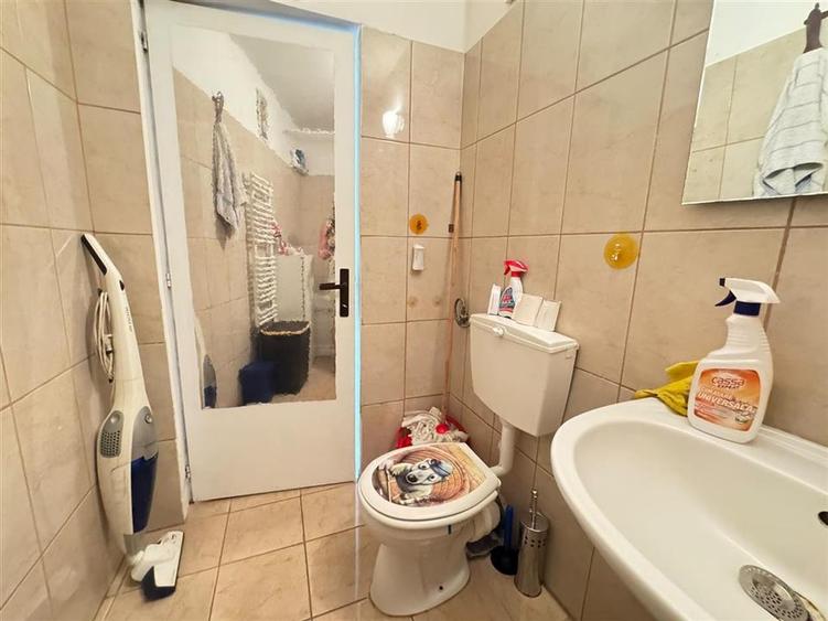 Apartament cu 3 camere decomandat, mobilat în Vasile Aaron