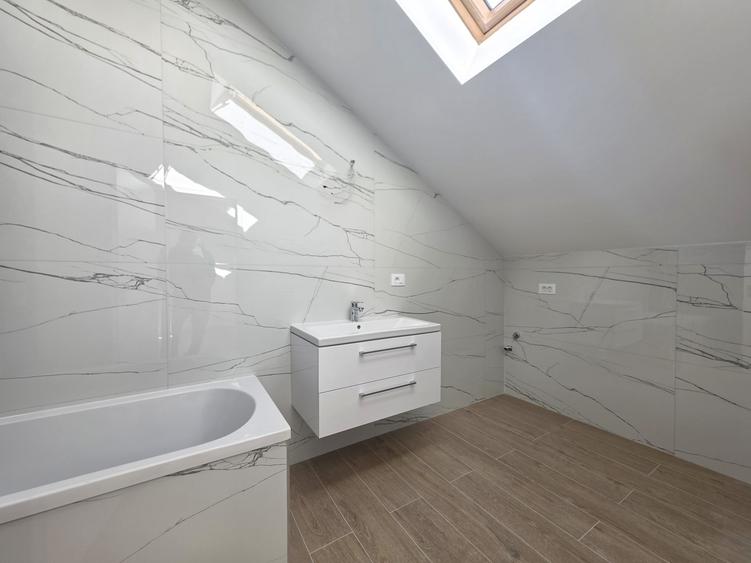 Apartament cu 3 camere decomandat în Râșnov