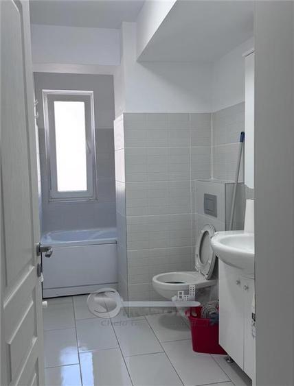 Apartament cu 3 camere semidecomandat, mobilat în Cug