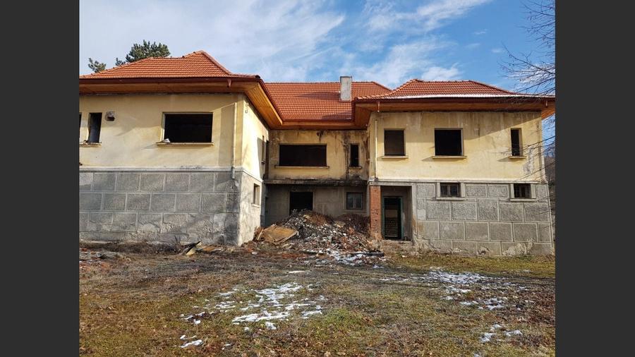 Casă cu 10 camere cu Teren 1800 Mp în Calea Caransebeșului