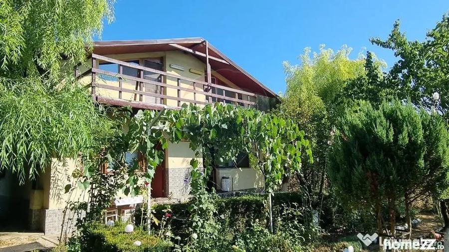 Casă cu 5 camere cu Teren 1000 Mp în Sud