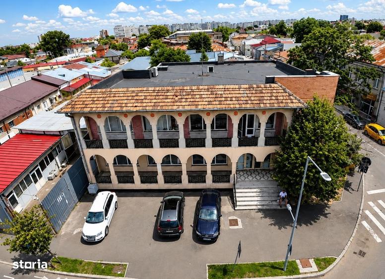 Spațiu comercial, de 974 mp, în Piața Centrală
