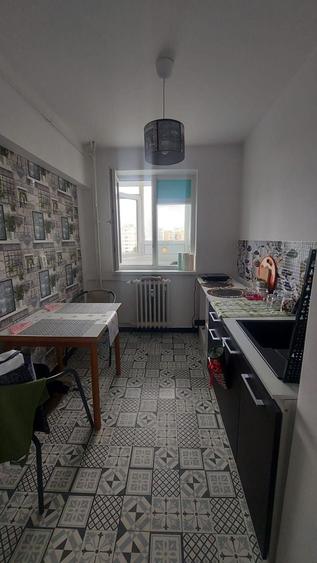 Apartament cu 3 camere decomandat în Drumul Taberei