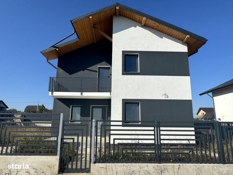 Casă cu 4 camere în Breazu