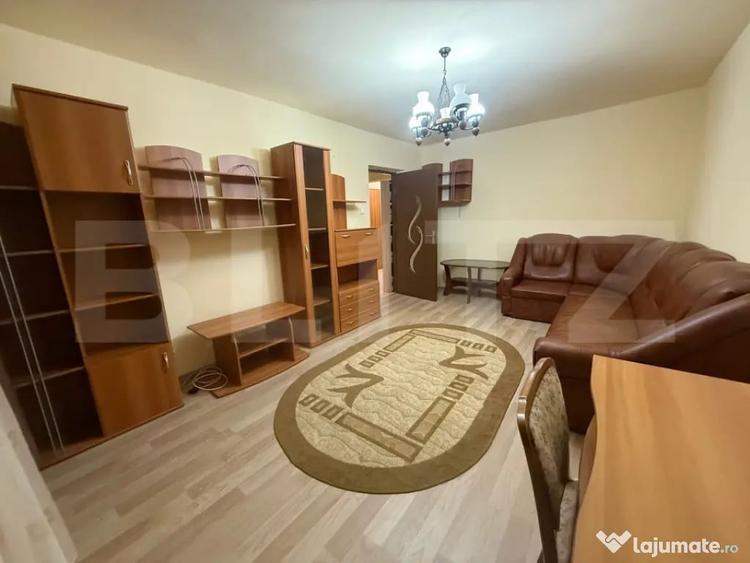 Apartament cu 3 camere decomandat în Cetate