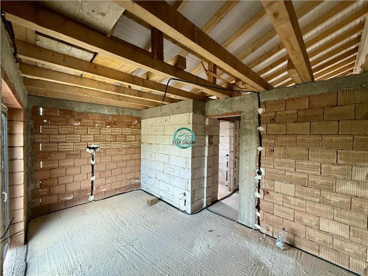 Duplex cu 4 camere cu Canalizare în Corunca