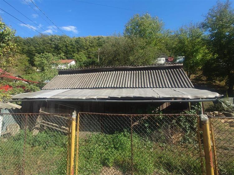 Casă individuală cu 5 camere cu Canalizare în Crișcior