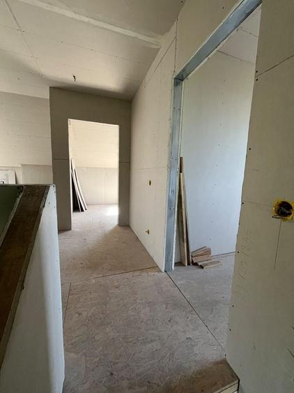 Casă cu 4 camere în Odaia Manolache
