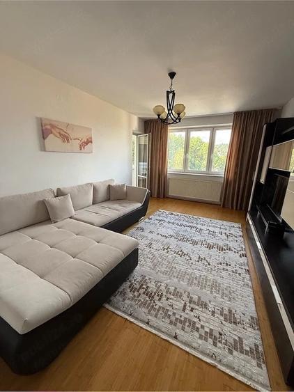 Apartament cu 3 camere decomandat în Dealul Cetății