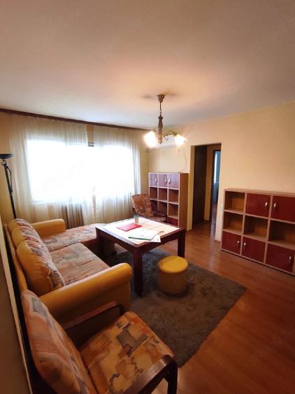 Apartament cu 3 camere semidecomandat în Circumvalațiunii