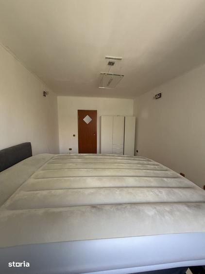 Casă cu 6 camere cu Teren 480 Mp în Banloc