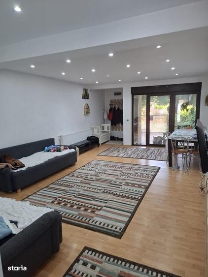 Casă cu 4 camere în Central
