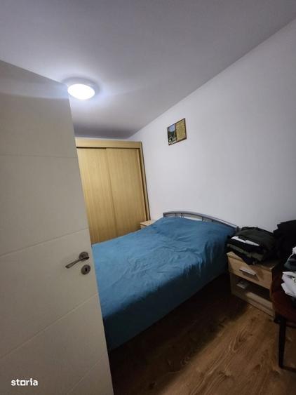 Apartament cu 3 camere semidecomandat în Luna