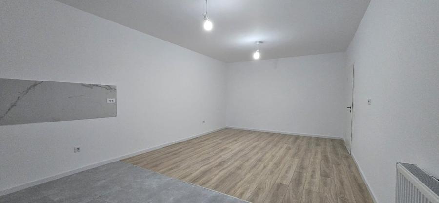 Apartament cu 2 camere decomandat în Tractorul
