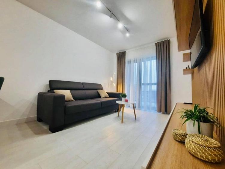 Apartament cu 2 camere decomandat, mobilat în P-ta Presei Libere