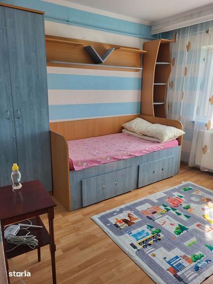 Apartament cu 3 camere, mobilat în Central