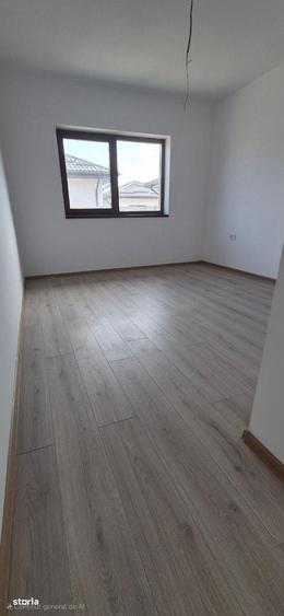 Casă cu 4 camere cu Teren 350 Mp în Domnești