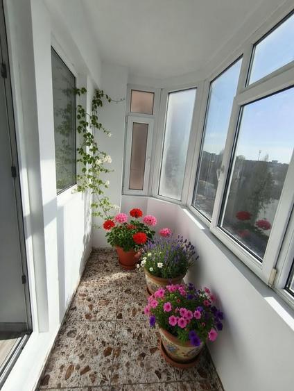 Apartament cu 3 camere decomandat în Trocadero