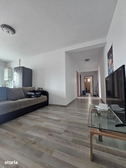 Apartament cu 3 camere în Calea București
