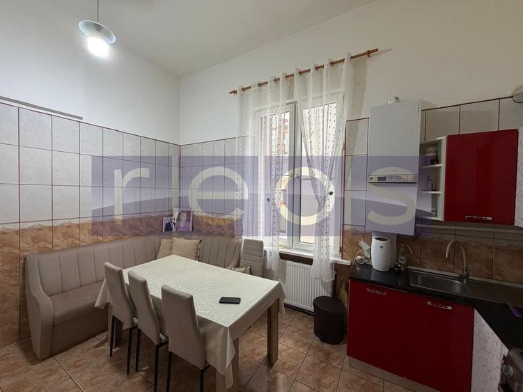 Apartament cu 5 camere, mobilat în Calea Victoriei