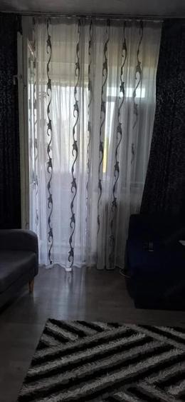 Apartament cu 2 camere semidecomandat în Craiovei