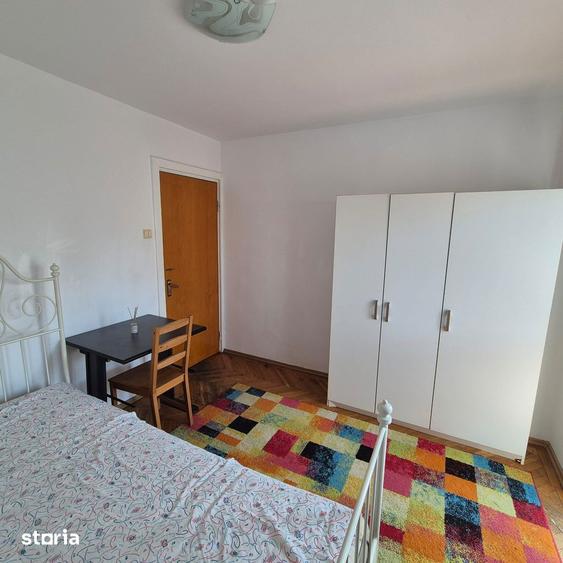 Apartament cu 3 camere decomandat în Tei