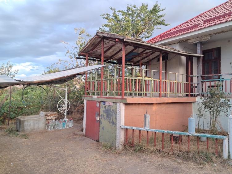 Casă individuală cu 3 camere cu Teren 800 Mp în Hunia