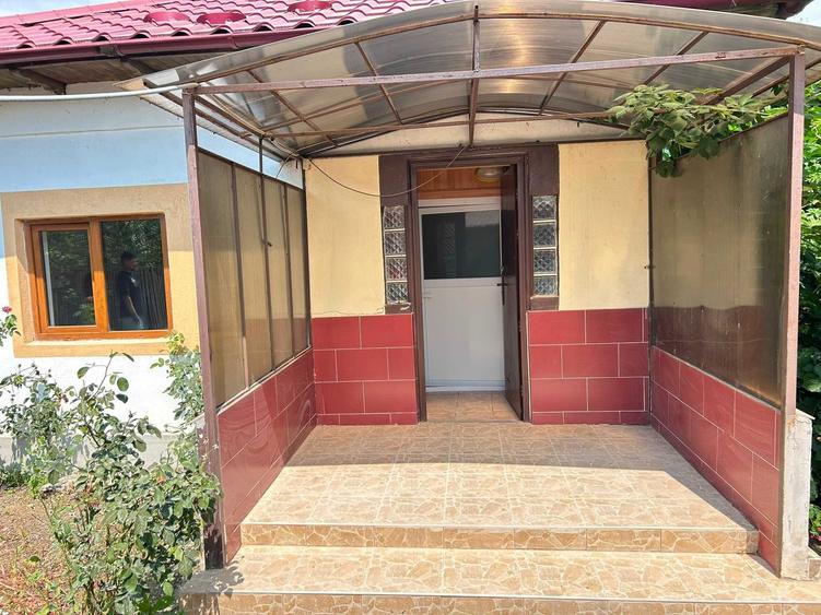 Casă cu 3 camere în Tătărăștii de Sus