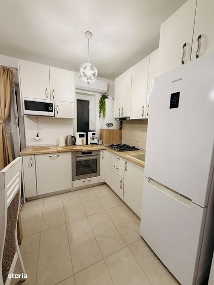 Apartament cu 3 camere decomandat în Exterior Vest