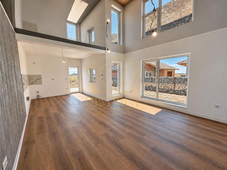 Duplex cu 5 camere cu Teren 300 Mp în Săcălaz