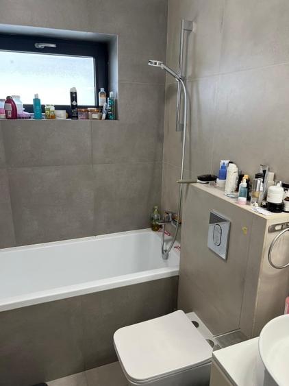 Casă cu 5 camere cu Canalizare în Central