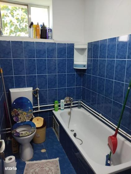 Apartament cu 3 camere semidecomandat în CET