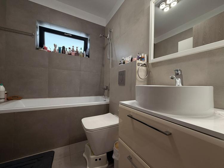 Casă cu 4 camere cu Canalizare în Central