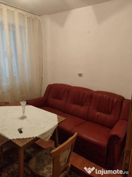 Garsonieră decomandată, mobilată în Craiovița Nouă