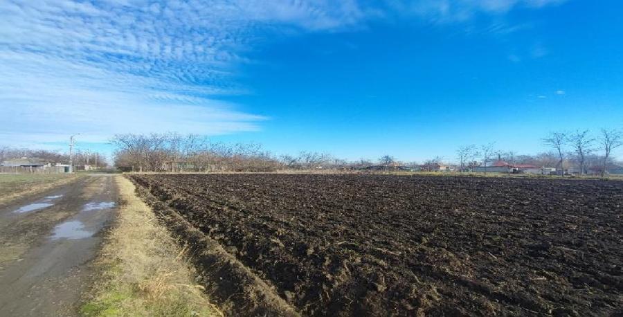Teren agricol intravilan de 3500 mp, în Dragoș Vodă