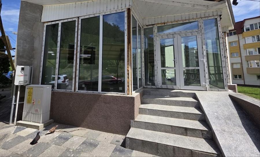 Spațiu comercial, de 85 mp, în Coman